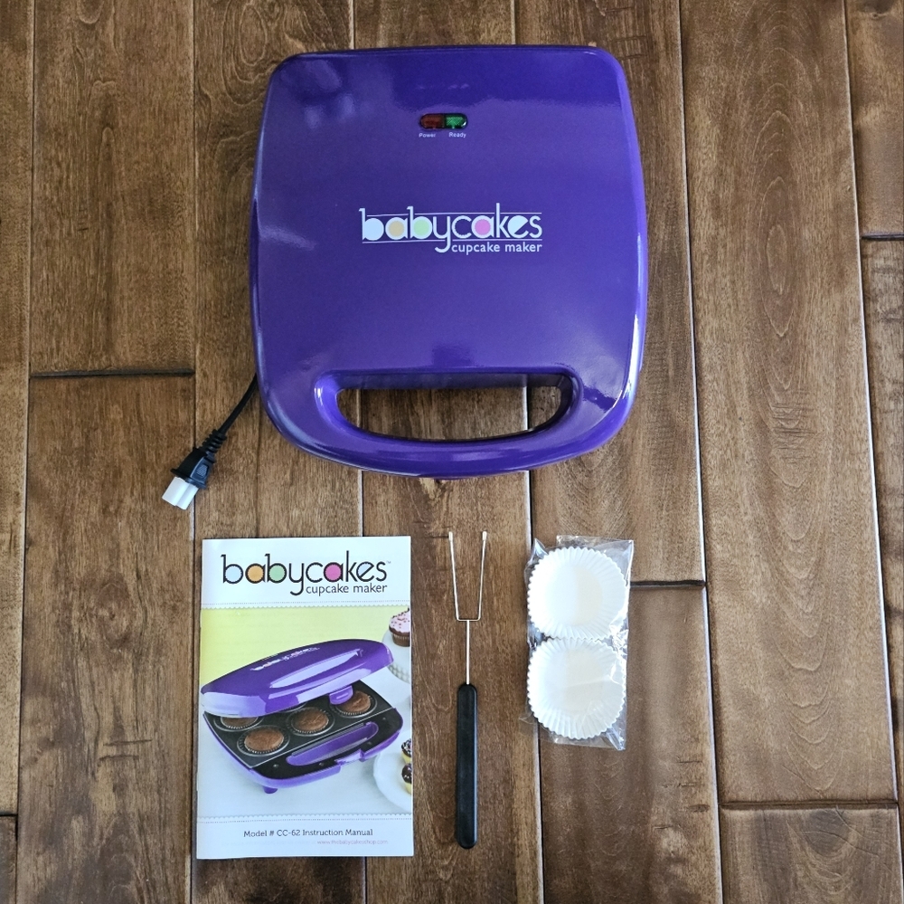 NWOT- Babycakes cupcake maker